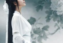 走在街头那个变装的人是我