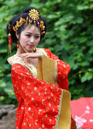 我男扮女装的秘密被发现,男扮女装图片