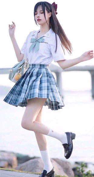 我被强迫男扮女装故事,女朋友强迫我穿白丝jk制服