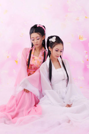 我的男扮女装故事-女朋友把我打扮成女孩子陪她逛街